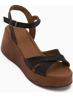 Limoya Nooria Hakiki Deri Siyah Çapraz Bantlı Dolgu Topuklu Kadın Sandalet