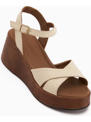 Limoya Nooria Hakiki Deri Bej Çapraz Bantlı Dolgu Topuklu Kadın Sandalet