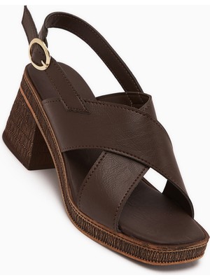 Limoya Hena  Kahve Çapraz Bantlı Topuklu Kadın Sandalet