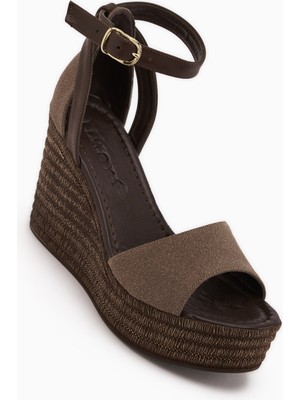 Limoya Moni Kahve Süet Dolgu Topuklu Bilekten Tokalı Kadın Sandalet