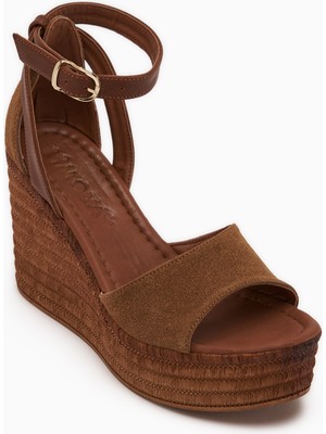 Limoya Moni Taba Süet Dolgu Topuklu Bilekten Tokalı Kadın Sandalet