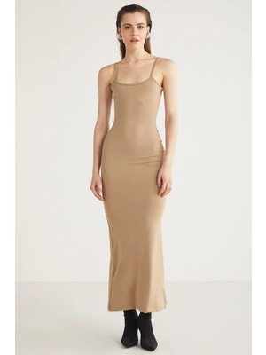 Grimelange ETHIQUET Chasıty Kadın Yarı Parlak Kumaşlı İp Askılı Esnek Vücüda Oturan Maxi Bej Elbise