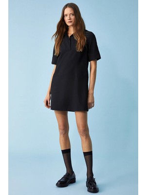 Grimelange ETHIQUET NOURU Kadın Polo Yaka Kısa Kol Oversize Kısa Siyah Elbise