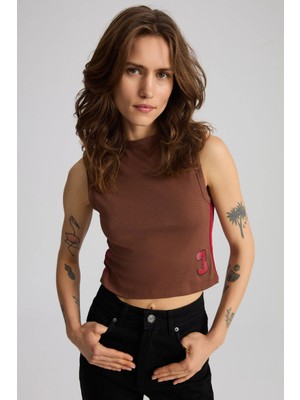 Grimelange ETHIQUET YESLIN Kadın Kontrast şeritli Baskılı %100 Organik Pamuk Crop Kolsuz Kahverengi T-Shirt