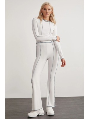 Grimelange ETHIQUET FATIMA Kadın Dikiş Detaylı Slim Fit Dara Kalıp Geniş Paça 3 İplik Örme Beyaz Pantolon