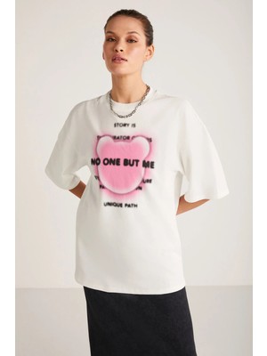 Ethiquet BUG Kadın %100 Organik Pamuklu Baskı Detaylı Oversize Fit Bol Kesim Kısa Kollu Ekru T-Shirt