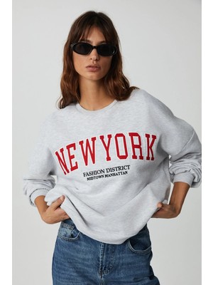 Grimelange ETHIQUET JORDIN Kadın Uzun Kollu Yuvarlak Yaka Önü Aplike Nakışlı Düşük Omuz Oversize Grimelanj Sweatshirt