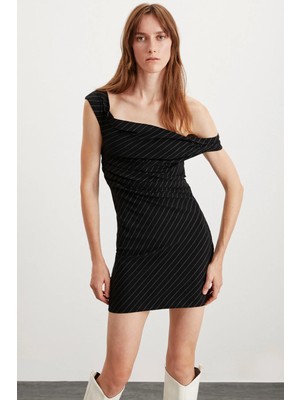 Grimelange ETHIQUET LUCIANA Kadın Asimetrik Yaka Büzgü Detaylı Çizgili Mini Siyah Elbise