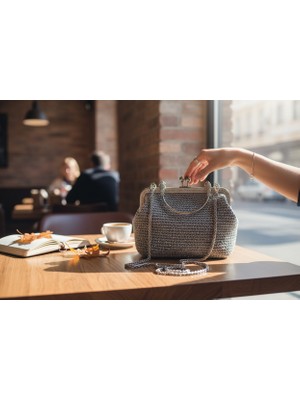 El Yapımı Kadın Askılı Çanta