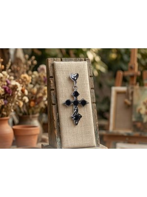 Dükkan Design Siyah Taşlı Gotik Haç Küpe