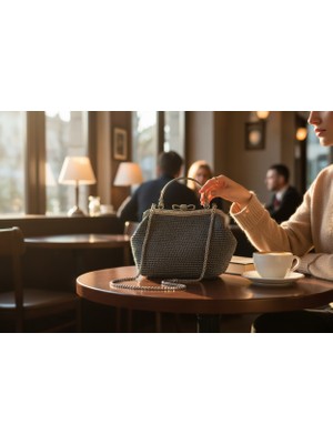 El Yapımı Kadın Askılı Çanta