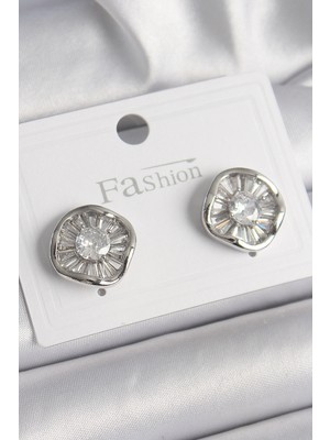 Marsilyan Pirinç Gümüş Renk Zirkon Taşlı Yonca Model Kadın Küpe