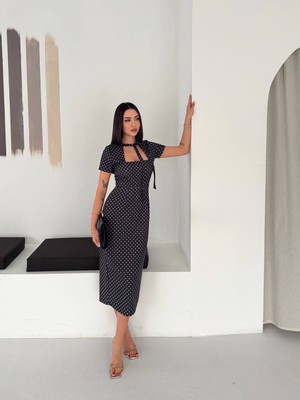 Meros Atelier Puantiye Desen Yaka Bağcık Detaylı Pensli Midi Boy Yırtmaçlı Elbise