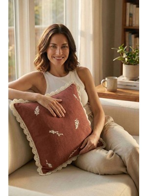 Jojomia Freya Nakış Detaylı Dekoratif Kırlent Kılıfı 45x45