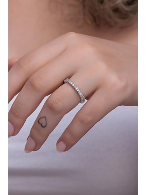 Nereze 925 Ayar Gümüş Zirkon Taşlı Gümüş Renk Tek Sıra Tamtur Kadın Gümüş Yüzük