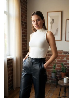 Marsilyan Kadın Beyaz Kolsuz Balıkçı Yaka Basic Bluz