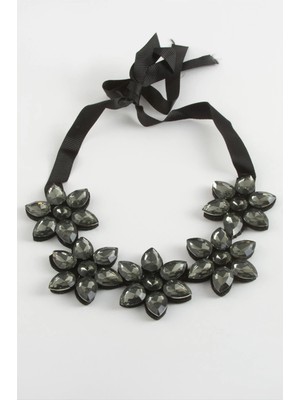 Marsilyan Çiçek Taşlı Yaka Kolye