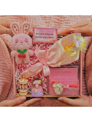 İnci Sepette Romantik Hediye Kutusu Sonsuzluk Gülü Kar Küresi ve Mini Tavşan Konsept Set