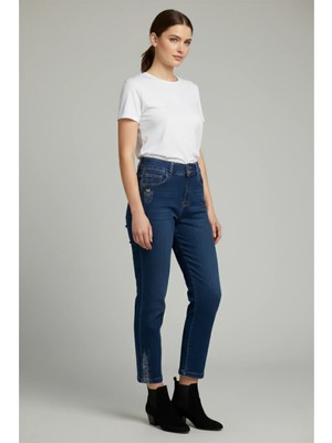 Beli Lastikli Bel ve Paça Taş Detaylı Mom Jean