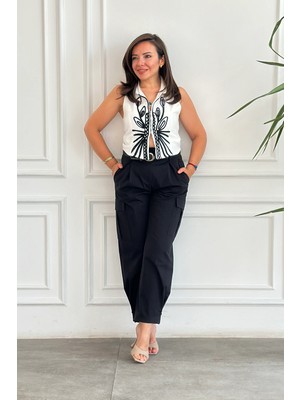 Beli Kemer ve Yan Cep Detaylı Pantolon