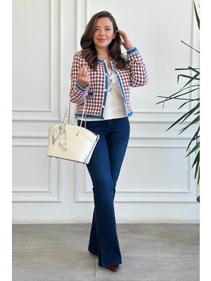 Paçası Taş Detaylı ve Yırtmaçlı Ispanyol Paça Kot Pantolon