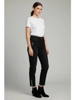 Beli Lastikli Bel ve Paça Taş Detaylı Mom Jean
