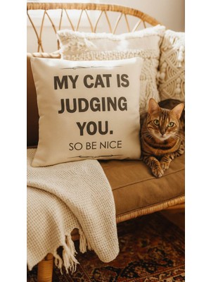 Typoniq Judging Cat Kırlent Kılıfı (43 x 43 Cm)