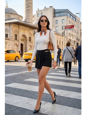 Lela Slim Fit Zincir Detaylı Normal Bel Şort Etek Bayan Şort Etek 6522043