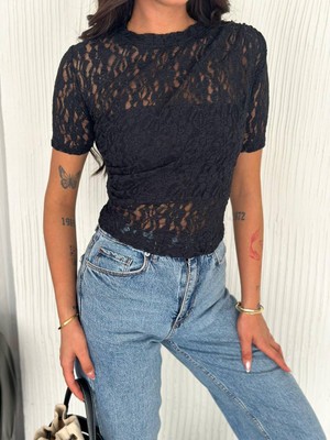 Kadın Omuz Büzgü Detaylı Dantel Crop Bluz