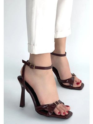 Kazax Mirge Bordo Rugan Topuklu Bilekten Kemerli Ayakkabı