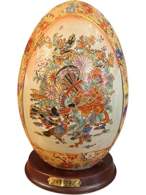 TT Eski Çin Japon Satsuma Tarzında Porselen Üzeri El Boyama 24 cm Yüksekliğinde Kaidesinde Dekoratif Yumurta
