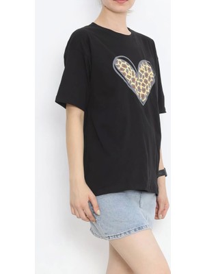 Zenvia Sevgililer Günü Için Özel Tasarım Leopar Kalp Baskılı T-Shirt - Siyah