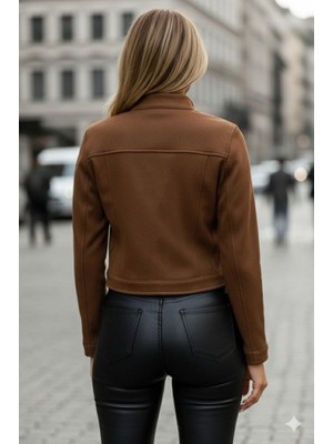 Zenvia Kadın Uzun Kollu Yakadan ve Önden Düğmeli Süet Kısa Ceket