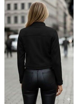 Zenvia Kadın Uzun Kollu Yakadan ve Önden Düğmeli Süet Kısa Ceket