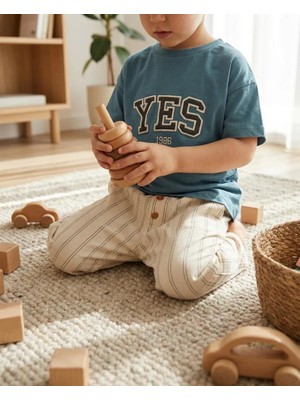 Tuffy %100 Pamuk Erkek Çocuk 2’li Yazlık Takım – Yes Baskılı Mavi Tişört & Çizgili Krem Pantolon