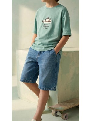 Mutlu Bebe Erkek Çocuk Yazlık 2’li Takım – Baskılı Yeşil Tişört & Kot Şort Rahat Şık Kombin