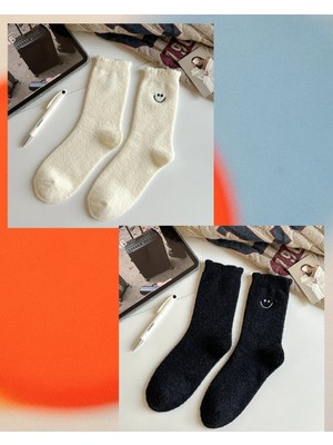 Trendy Chic 2 Çift Gülen Yüz Peluş Çorap