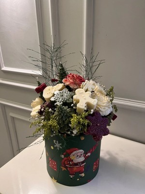 Verda Desing Yılbaşı Hediyesi Noel Baba Kutulu Özel Tasarım Karışık Mumlardan Oluşan El Yapımı Çiçek Demeti