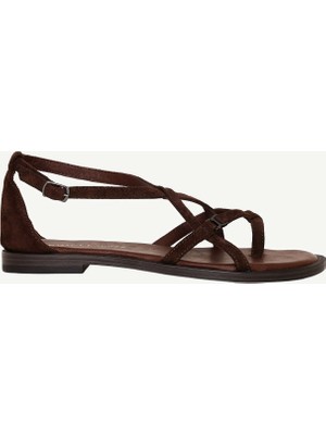 Yargıcı Arkası Kapalı Parmak Arası Süet Sandalet