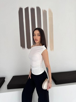 Esila Moda Kadın Beyaz Dalgıç Omuz Bağlamalı Bluz