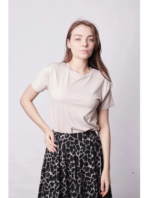 Jument Kadın Sıfır Yaka Kırışmaz Span Karışımlı Şık Kısa Kol Likralı T-shirt Bluz-Bej