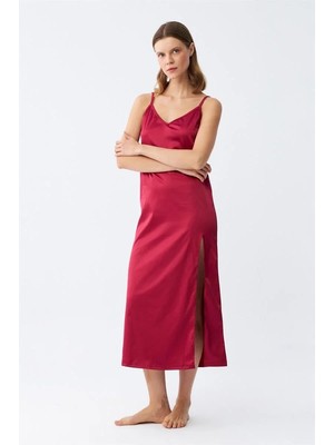 Pileli Store Yırtmaçlı Uzun Saten Gecelik Bordo