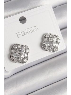 Pileli Store Pirinç Gümüş Renk Zirkon Taşlı Yonca Model Kadın Küpe