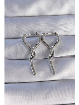 Pileli Store Pirinç Gümüş Renk Sarmal Çubuk Tasarımlı Uzun Küpe