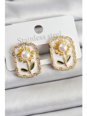 Pileli Store Pirinç Beyaz Mineli Papatya Figürlü Sanatsal Portre Model Gold Renk Kadın Küpe