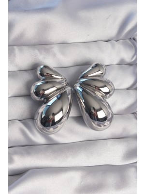 Pileli Store Pirinç Gümüş Renk Iri Bombeli Kelebek Küpe