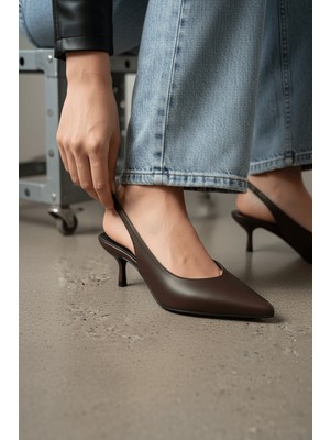 Divolya Vintage Acı Kahve Kadın ( 3 cm Topuklu ) Sivri Burunlu Kısa Kitten Topuklu Ayakkabı