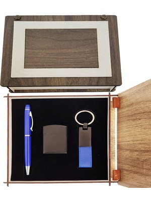 Pileli Store Özel Ahşap Kutulu Lacivert Kalem Anahtarlık ve Çakmak Set
