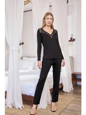 Beruflic Uzun Kollu Dantelli ve Dekolteli Pijama Takımı