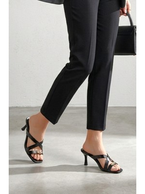 Gökhan Talay Zoryelle Esnek Yumuşak Kaymaz Taban (4 Cm) Siyah Rugan  Çapraz Bantlı Tokalı Açık  Kadın Topuklu Ayakkabı